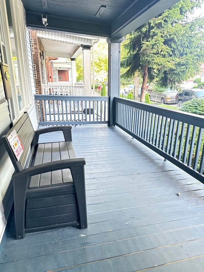 Foto del edificio - 1302 E 72nd St