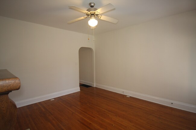 Foto del edificio - 80 W Greenwood Ave