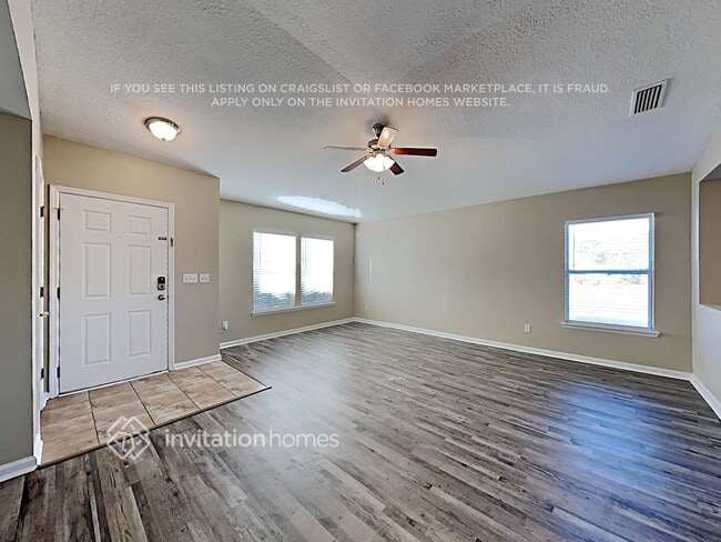 Foto del edificio - 12390 Deersong Dr