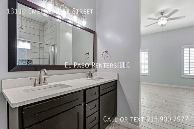 Foto del edificio - 13110 Emerald Isle St