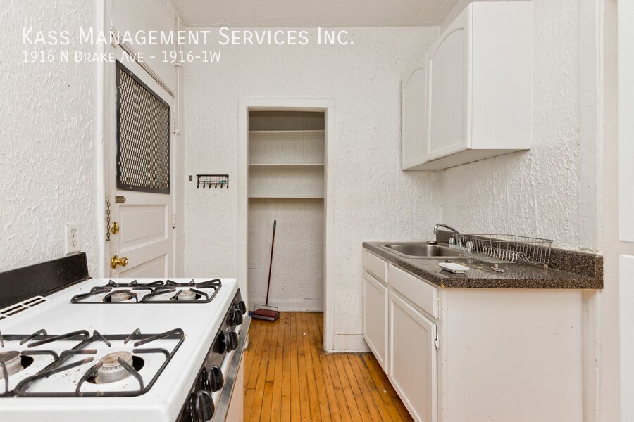 Foto principal - 1916 N Drake Ave