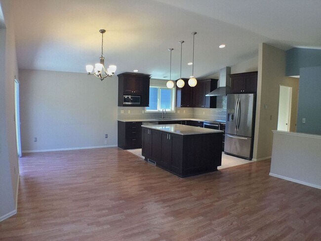 Building Photo - Beautiful Home for Lease near Northgate $5...