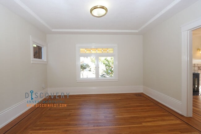 Building Photo - Coveted Piedmont Craftsman Home