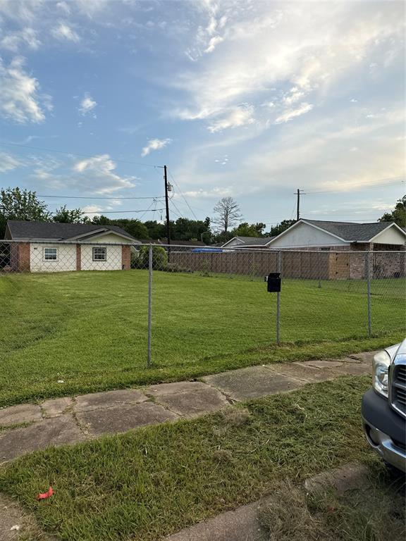 Building Photo - 5006 Ridgeway Dr