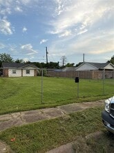 Building Photo - 5006 Ridgeway Dr