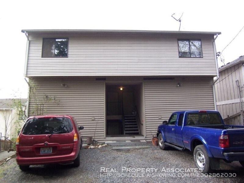 Primary Photo - Spacious 2 Level 2 Bedroom Apartment