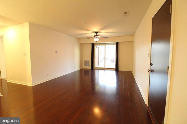 Building Photo - 102 Chesterfield Ln