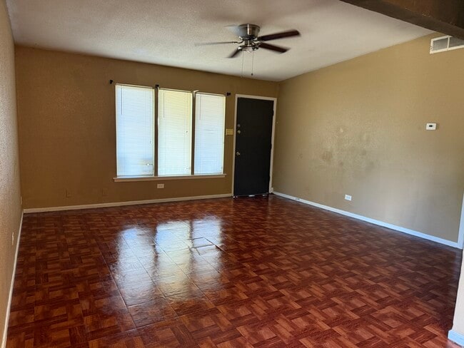 Building Photo - 327 Sharon Dr