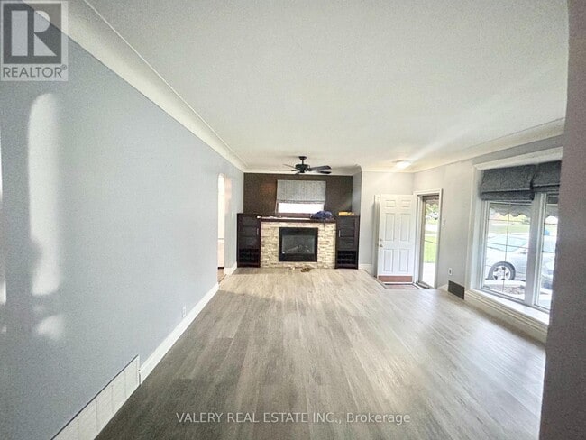 Building Photo - 3843 Hillcrest Blvd