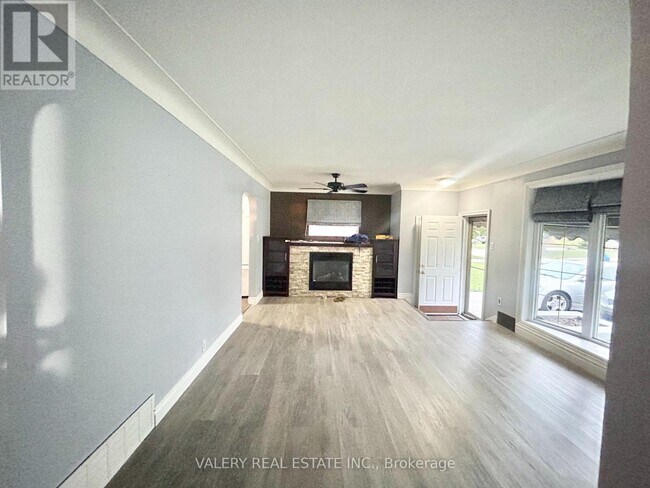 Photo du bâtiment - 3843 Hillcrest Blvd