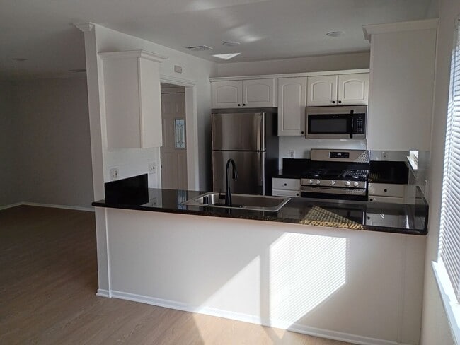 Interior Photo - 5302 Colodny Ave