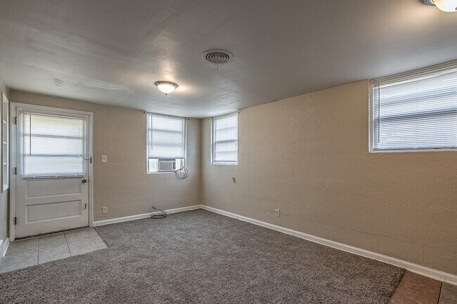 Building Photo - 951 S 49th Ave