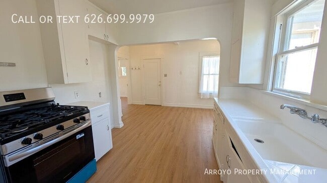 Building Photo - 157 Norumbega Dr