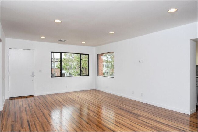 Building Photo - 122 N HARPER Ave