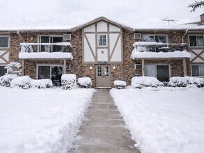 Building Photo - 16W481 Lake Dr