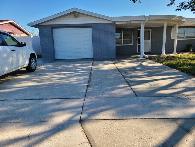 Building Photo - 5804 Lanate Ave