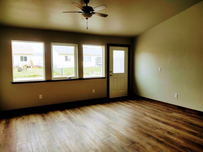 Building Photo - 1383 Destiny Ln