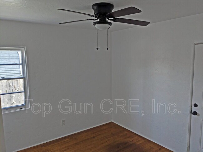 Foto del edificio - 4343 Bancroft St