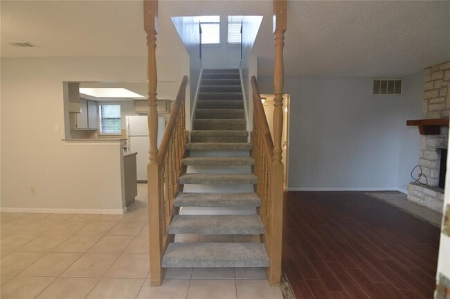 Building Photo - 8912 Circle Dr