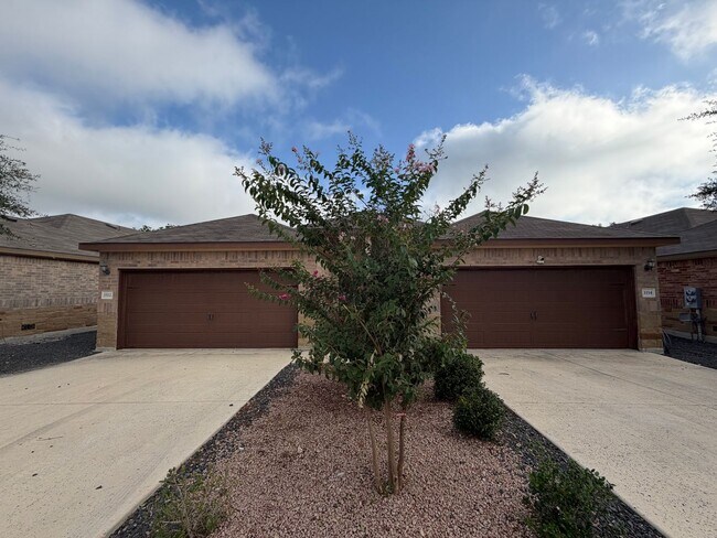 Foto del edificio - Luxury 3/2 Duplex in Seguin, Texas