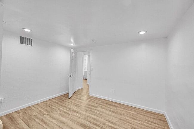 Building Photo - 2143 S Acoma St