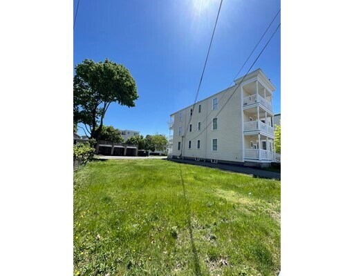 Building Photo - 65 Waverly St