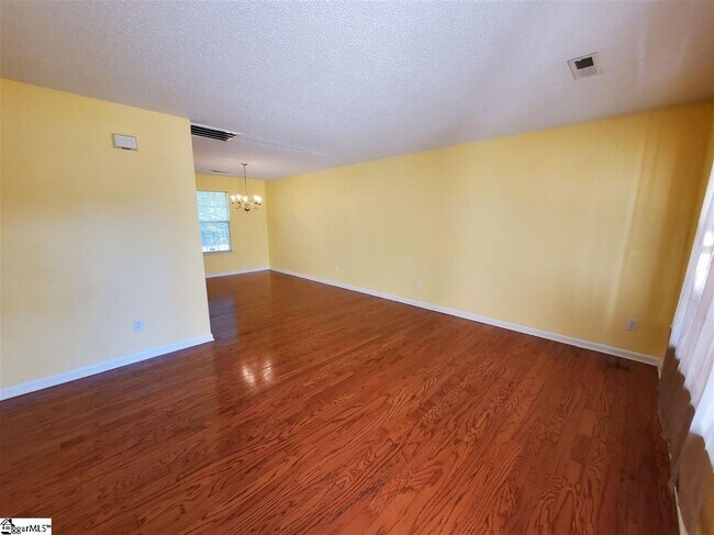 Building Photo - 614 Westbury Way
