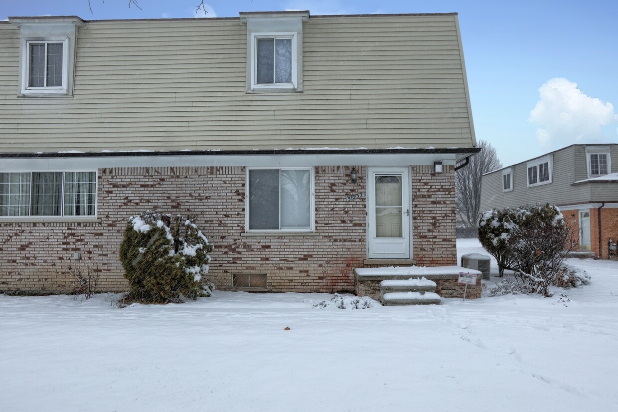 51253 Joseph Dr Unit 51253, Chesterfield, MI 48047 Condo for Rent in Chesterfield, MI