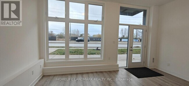 Photo du bâtiment - 5494 Main St