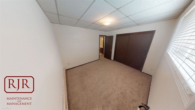 Building Photo - 2 br, 1 bath Apartment - 104 6th St NE Apt 2