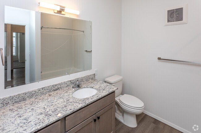 2BR, 2BA - 977SF - The Crimson - Residential