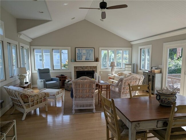 Building Photo - 209 Pond Shore Dr