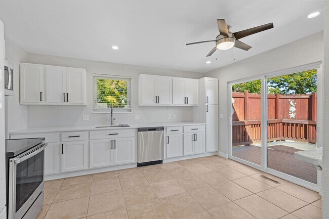 Foto del edificio - 4558 S Laredo St