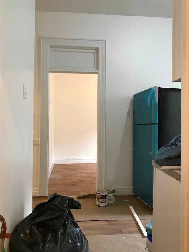 Building Photo - 366 S 5th St