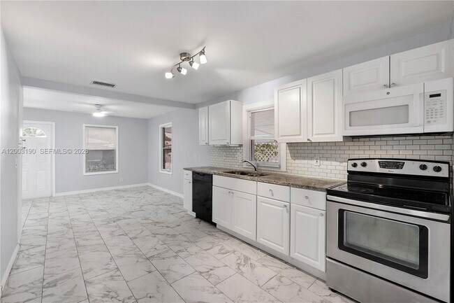 Foto del edificio - 901 NE 38th St