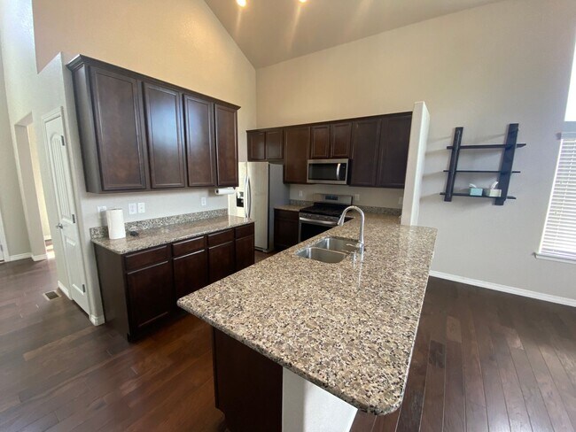 Foto del edificio - Beautiful 4 Bedroom Home in Lorson Ranch!!