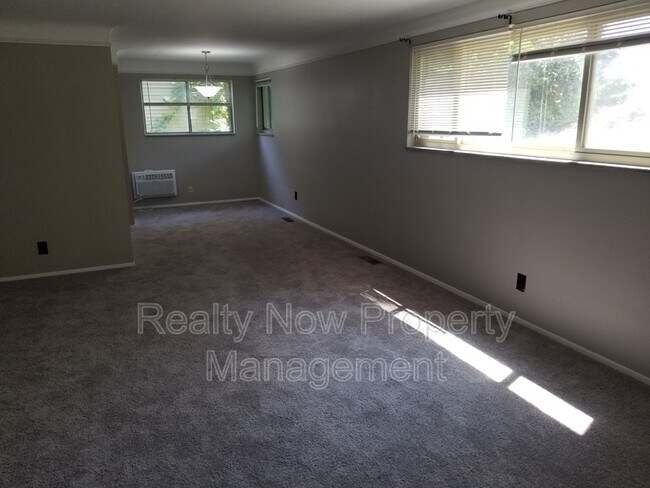 Foto del edificio - 20838 Detroit Rd