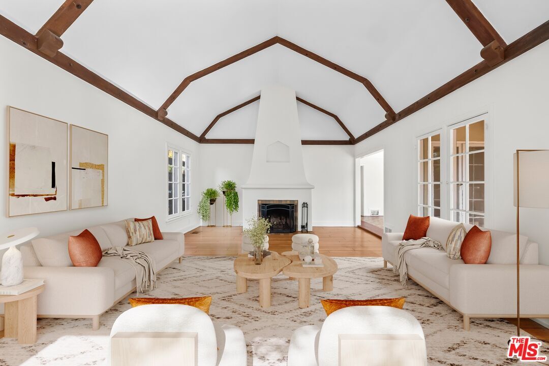 Foto principal - 1612 N Genesee Ave