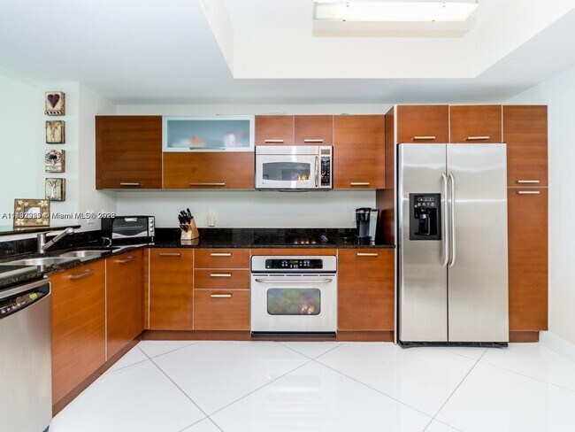 Foto del edificio - 3330 NE 190th St