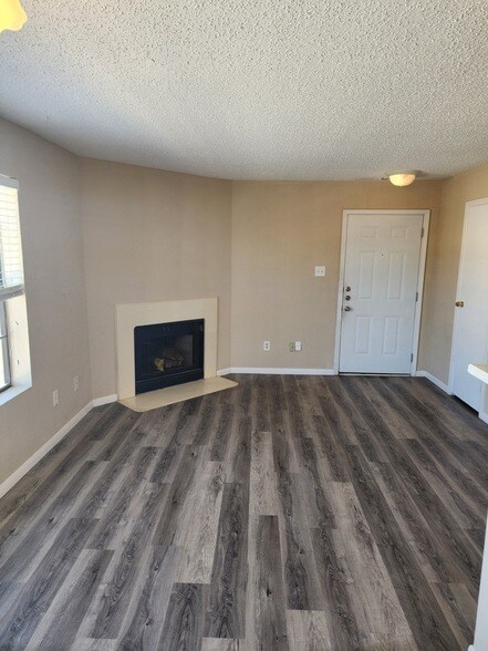 Foto del edificio - 2750 Holly Hall St
