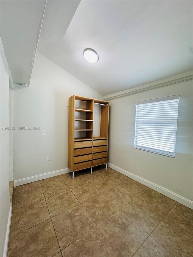 Foto del edificio - 2816 Pine Tree Dr