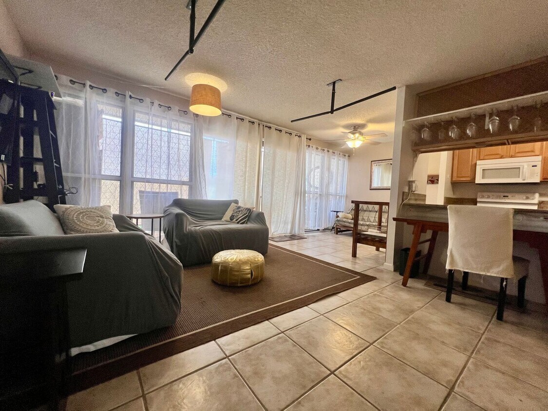 Foto principal - Furnished 2 Bedroom 2 Bathroom Condo with ...