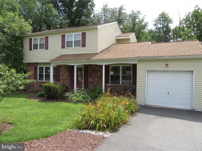 Building Photo - 515 Hemingway Dr