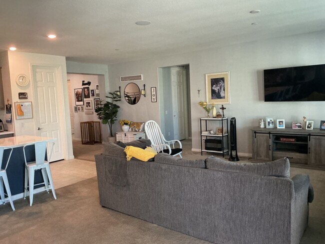 Foto del edificio - Riverside Home