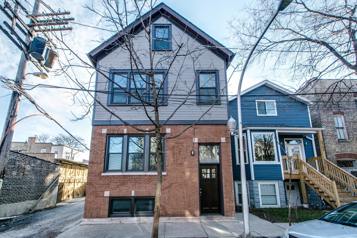 Primary Photo - 2761 W St Mary St