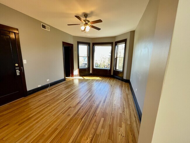 Building Photo - 905 Marengo Ave