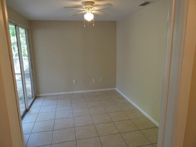 Building Photo - Gorgeous House well located 3bed 1 1/2 bat...
