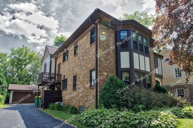 Building Photo - 1627 E Newton Ave