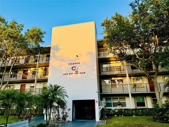 Foto del edificio - 1401 SW 134th Way