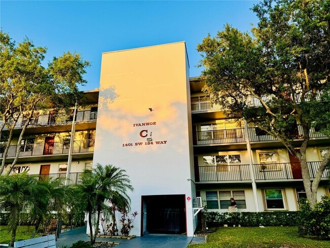 Building Photo - 1401 SW 134th Way